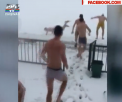 Fotbalistii echipei Zimbru au profitat din plin de zapada. Aflati la baza din strada Butucului, acestia au avut parte de sauna si au facut si o baie de zapada - VIDEO
