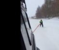 VIDEO - Adrenalina la 80 km/h. Cum a profitat un tanar de caderea zapezii