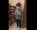 Un copil, SUPARAT foc, isi cearta tatal pentru ca a ucis un soarece: "nici nu a reusit sa se casatoreasca si sa faca copii". Fimuletul a strans peste 2,5 milioane de afisari in 5 zile - VIDEO