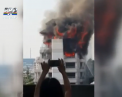 Flacari uriase au cuprins o cladire de 10 etaje din Bangkok - VIDEO
