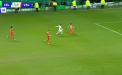 Se joaca si teatru pe terenul de fotbal. Un jucator a reusit sa pacaleasca arbitrul cu o simulare ridicola - VIDEO