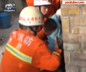 Doi copii din China au ramas blocati intre doua ziduri de caramida - VIDEO