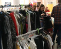 La Chisinau a fost organizat un targ de primavara cu haine, incaltaminte, accesorii si lucruri hand made la preturi accesibile. Banii adunati vor fi donati unei familii nevoiase - VIDEO