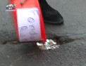 Protest inedit. Satui de gropile care le distrug masinile, cativa soferi au astupat o groapa de pe bd. Stefan cel Mare cu... banuti - VIDEO