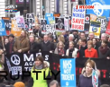 Mii de oameni au spus NU armelor nucleare la Londra. Oamenii au protestat fata de intentia autoritatilor de a moderniza sistemul nuclear al tarii - VIDEO