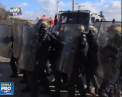 Scene violente in portul Calais: In jur de 200 de imigranti au aruncat cu pietre in politisti si muncitori - VIDEO