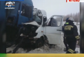 Noua persoane au murit, dupa ce un microbuz s-a lovit frontal cu un camion in Penza, Rusia - VIDEO