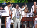 "La frati nu se pun hotare". Concertul jubiliar al orchesteri Lautarii, care a implinit 45 de ani - VIDEO