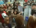Motivul pentru care zeci de femei au fost luate la bataie de politisti pe strazile din Istanbul - VIDEO