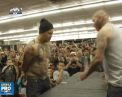 Campionat inedit in Texas: A avut loc un concurs de dat palme, la care au participat zeci de barbati - VIDEO
