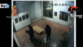 Momentul in care cei trei moldoveni intra in muzeul din Verona, imobilizeaza paznicul, iau cele 17 tablouri si dispar. Imagini de pe camerele de supraveghere - VIDEO