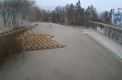 Doua femei si un copil, la un pas de o tragedie dupa ce acoperisul unei cladiri a fost cat pe ce sa cada peste ele - VIDEO