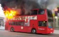 Un autobuz din Londra, cuprins de flacari in plina strada. Imaginile au devenit virale pe retelele de socializare - VIDEO