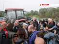 Imigrantii blocati la frontiera dintre Grecia si Macedonia incearca sa convinga autoritatile sa deschida granita: au blocat mai multe cai ferate si autostrazi - VIDEO