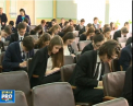 O simulare a probei la limba straina, mai putin obisnuita. Elevii claselor absolvente au scris examenul pe genunchi, dar supravegheati video - VIDEO