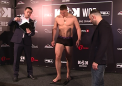 Show de zile mari in Chisinau la o noua gala KOK. In asteptarea super-duelului din toamna, Pavel Juravlev si gigantul Adegbuyi au venit pentru a urmari pe viu gala - VIDEO