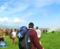 Imagini desprinse parca din filmele de actiune: Ciocniri violente intre migranti si oamenii legii la granita dintre Macedonia si Grecia - VIDEO 