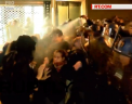 Spiritele se incing la Paris. Nemultumiti de schimbarile propuse la Codul Muncii, si aseara manifestantii s-au luat la bataie cu politistii - VIDEO