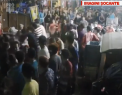 Scene socante in Tailanda. O familie britanica, batuta de mai multi trecatori in timpul unui festival national. De la ce a inceput totul - VIDEO