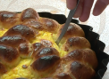 Vine Pastele, iar mirosul de cozonac a impanzit satele moldovenesti. Gospodinele au copt pasca, biscuiti si alte bucate traditionale - VIDEO