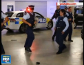 Au atras prin...DANS. Mai multi politisti au demonstrat ca pot nu doar retine persoane si sa foloseasca arme, dar si sa danseze - VIDEO