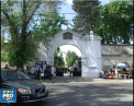 "El a facut foarte multe pentru Moldova". Rudele oamenilor de arta inmormantati la cimitirul Armenesc au venit sa depuna flori la locurile de veci - VIDEO