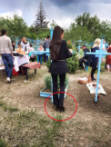 Parada modei printre pomeni. Unele femei si-au etalat fustele scurte si tocurile inalte chiar de Pastele Blajinilor, la cimitir - FOTO
