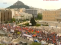 Proteste violente in Grecia. Manifestantii au aruncat cu scaune si pietre in politisti, iar drept raspuns oamenii legii au folosit gaze lacrimogene - VIDEO