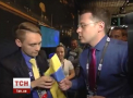 Un jurnalist ucrainean a pus drapelul tarii sale pe microfonul unui reporter rus la Eurovision 2016: "Te indemn sa te pocaiesti, cand Putin va muri, veti intelege ca mintiti" - VIDEO
