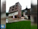 Ploile torentiale au facut ravagii si in China. 4 masini parcate au ajuns intr-o groapa adanca de 3 metri - VIDEO