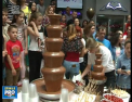 Cinci fantani de ciocolata au fost atractia vizitatorilor intr-un centru comercial din capitala, unde oamenii au fost poftiti la o degustare gratuita - VIDEO