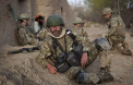 Arme, sudoare si multa adrenalina. Imagini reale cu viata unui jurnalist de razboi in zonele de conflict. MOARTEA pandeste la fiecare pas - GALERIE FOTO
