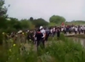 Localnicii din doua sate vecine s-au luat la harta din cauza unei gradini. La bataie au luat parte nu doar barbati, dar si cateva femei si mai multi varstnici - VIDEO