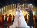 Cu lacrimi in ochi si multe emotii, un ofiter in armata a primit coronita Miss Statele Unite ale Americii. Cum arata femeia  - VIDEO