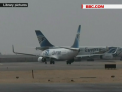 Un avion de pe sursa Cairo - Beijing a aterizat de urgenta intr-un oras din Uzbekistan, dupa ce echipajul a fost anuntat ca la bord a fost plasata o bomba - VIDEO