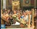 Hristos s-a inaltat! Zeci de crestini au venit ca sa asculte slujba si sa aprinda lumanari, Catedrala Nasterea Domnului din capitala a fost astazi plina - VIDEO