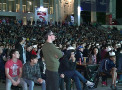 Sute de microbisti s-au adunat aseara in oraselul sportiv din scuarul Teatrului National de Opera si Balet, pentru a viziona meciul Franta-Romania