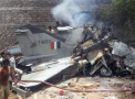 Un elicopter militar s-a prabusit peste cateva casa de locuit din India si a luat foc: 3 persoane au fost ranite - VIDEO