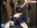 Scandal pe aeroportul Seremetevo din Moscova. Un barbat a fost pus la pamant si imobilizat cu banda adeziva - VIDEO