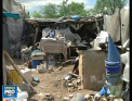Locuieste sub cerul liber deja de sase ani. O femeie, impreuna cu fiul ei, si-a amenajat un cort pe un camp si acolo isi duc traiul de cand au revenit din Italia - VIDEO