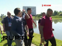 Gest furios din partea lui Cristiano Ronaldo. Fotbalistul portughez a aruncat in apa microfonul unui ziarist - VIDEO