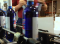 Vinul albastru ar putea deveni noua placere a europenilor. Bautura se gaseste deja pe rafturile magazinelor din Spania - VIDEO