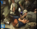 Bataie in toata regula intr-o sala de judecata din orasul ucrainean Mariupol. Sase suspecti au iesit ilegal din boxa inculpatilor si au incercat sa evadeze - VIDEO