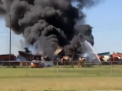 Grav accident feroviar in nordului statului Texas. Doua trenuri de marfa s-au ciocnit frontal, iar in urma impactului garniturile au luat foc - VIDEO