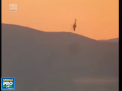 Doi piloti rusi au murit, dupa ce elicopterul in care acestia se aflau a fost doborat de gruparea jihadista ISIS in Siria. Momentul impactului - VIDEO 