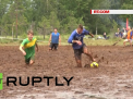 Campionat inedit de fotbal in Rusia. Mai multi participanti au alergat dupa minge prin noroi - VIDEO
