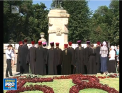 Au ingenunchiat fata lui Stefan cel Mare. Zeci de enoriasi, dar si preoti s-au strans la monumentul din centrul capitalei, unde a fost oficiata o slujba de pomenire - VIDEO