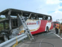Grav accident in Taiwan. 26 de persoane au murit dupa ce autocarul in care se aflau s-a izbit de un parapet si a luat foc - VIDEO