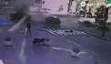 Momentul in care masina in care se afla jurnalistul rus SARE IN AER. Imagini de pe camera de supraveghere - VIDEO