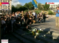 Mesaje de condoleante in memoria lui Pavel Seremet, ucis ieri la Kiev. Colegii si apropiatii acestuia au aprins lumanari si au depus flori in apropiere de locul in care a murit jurnalistul rus - VIDEO